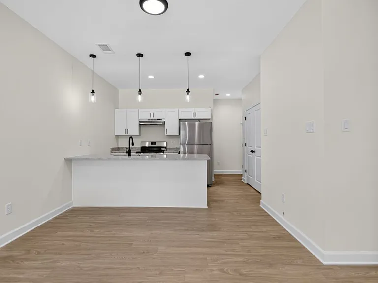 922 S Booker St — Photo 2