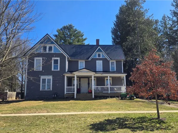 27 Pine St, Franklinville, NY 14737