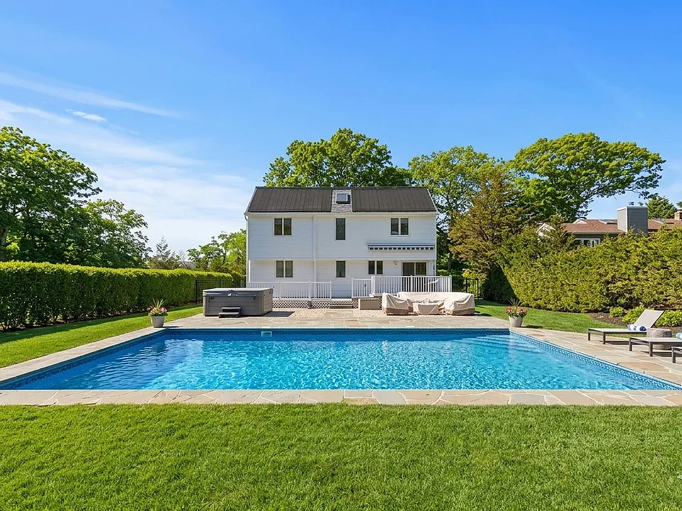 18 Noyac Harbor Rd