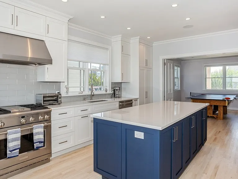 676 Dune Rd — Photo 4