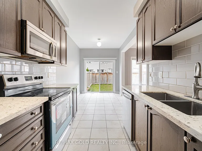 67 Yardley Cres — Photo 13