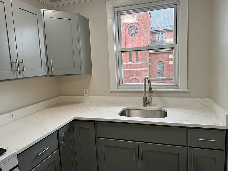 38 6th St #38B — Photo 9