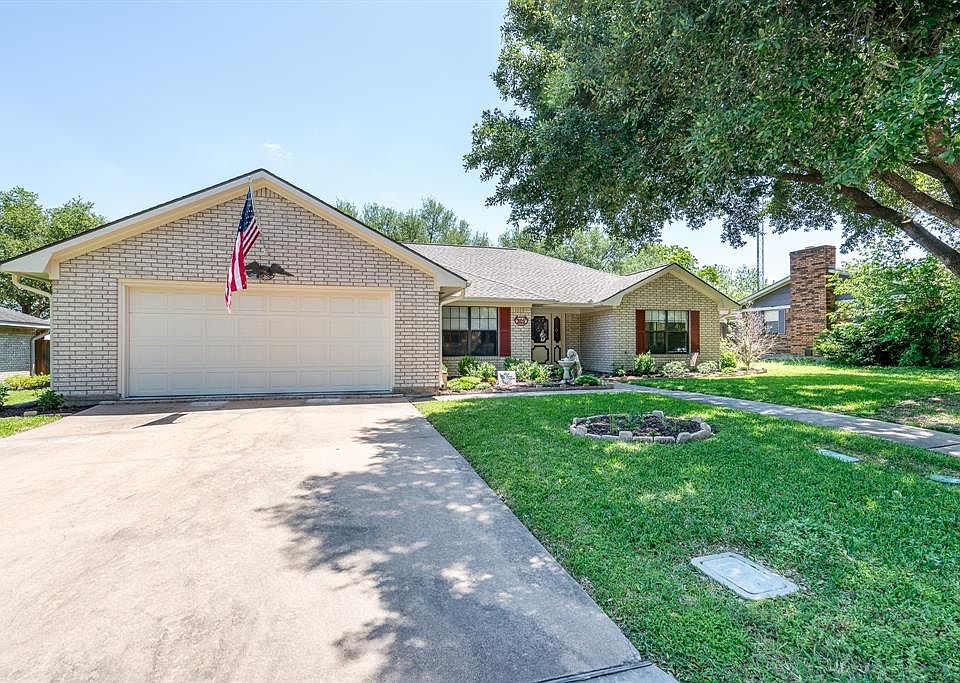 805 Bormann St, Brenham, TX 77833 Zillow