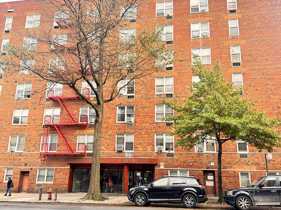 4107 Bowne St #4H