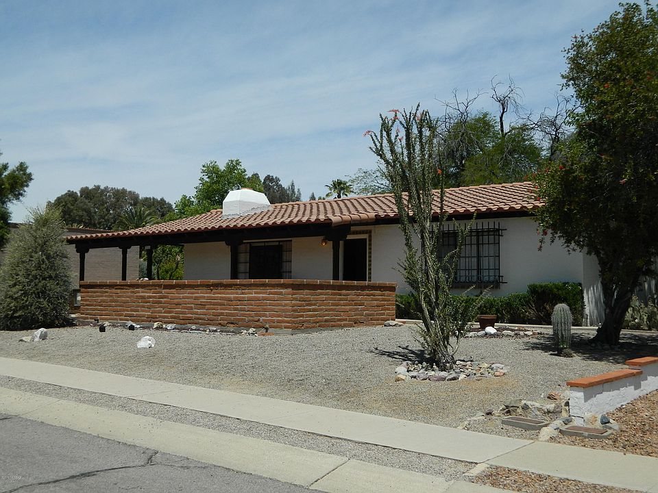 1st image of 271 E Mariposa