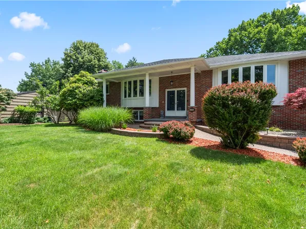 279 Parkview Dr, Penfield, NY 14526
