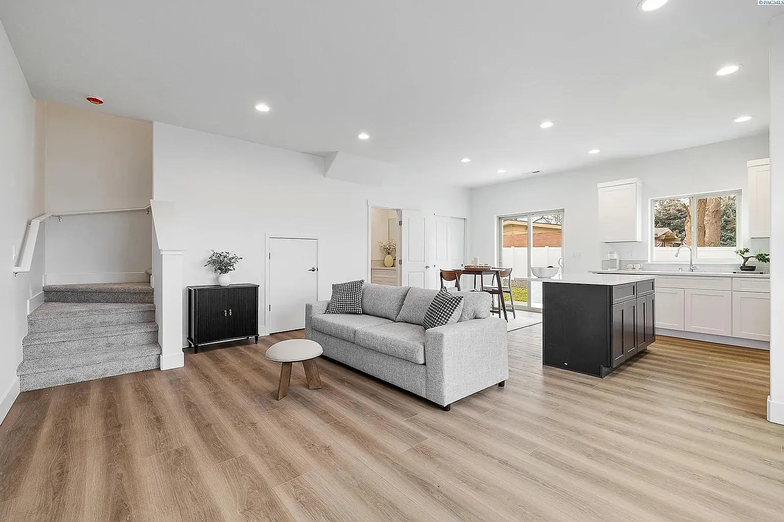 1008 S Underwood Pl — Photo 1