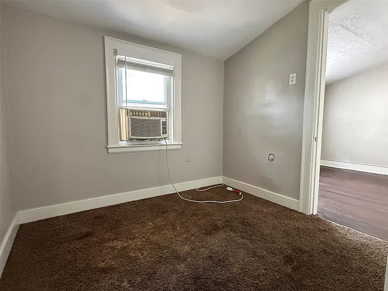 264 E Woodland St — Photo 9