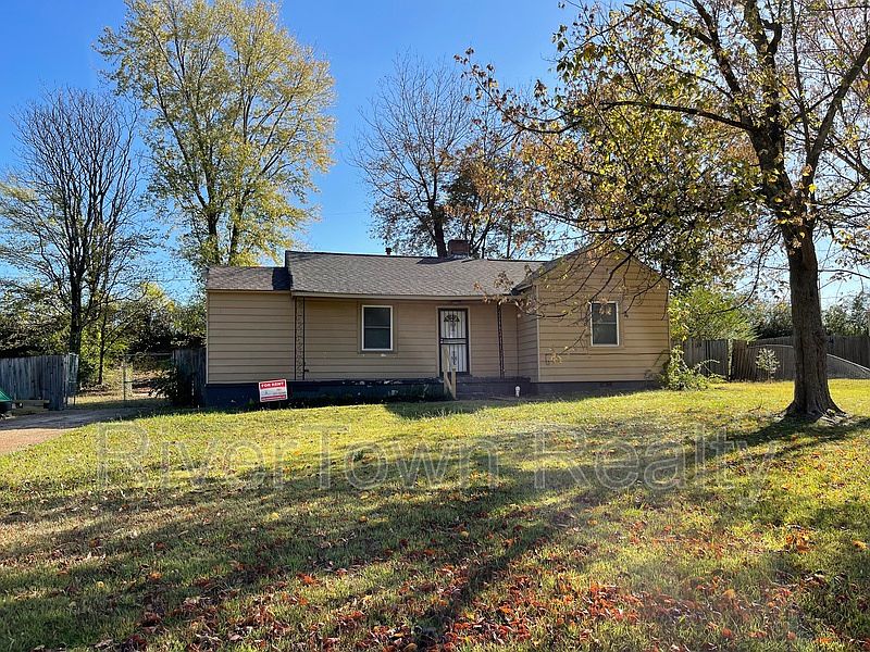 1st image of 4026 E Whitehaven Park Cir