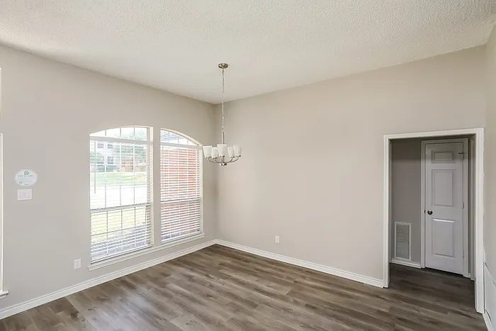 819 Crooked Creek Ln — Photo 9