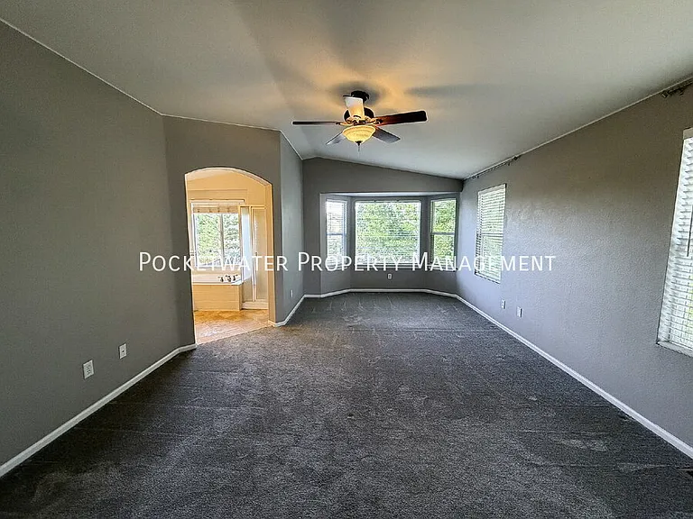 2127 Mountain Iris Dr — Photo 7