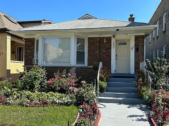 2nd image of 6637 N Artesian Ave