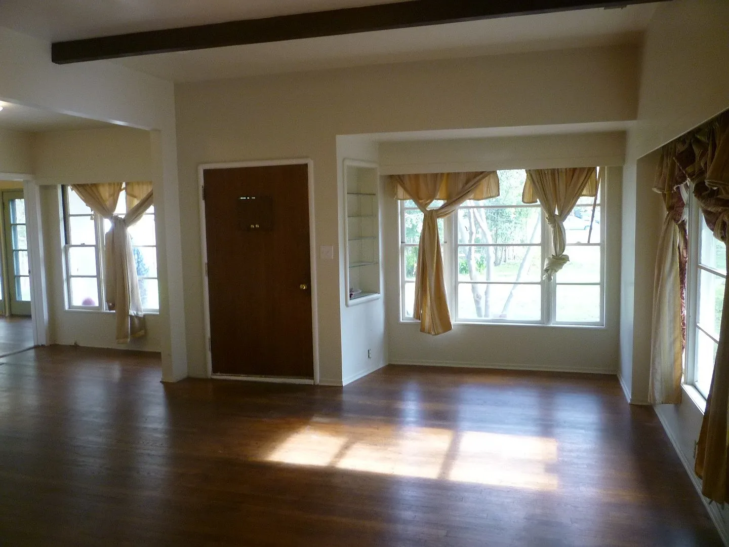 3 Bedroom plus bonus room! Close to Enloe, CSUC and Downtown — Photo 4