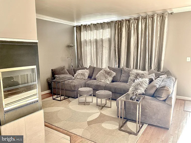 55 Taverngreen Ct — Photo 12
