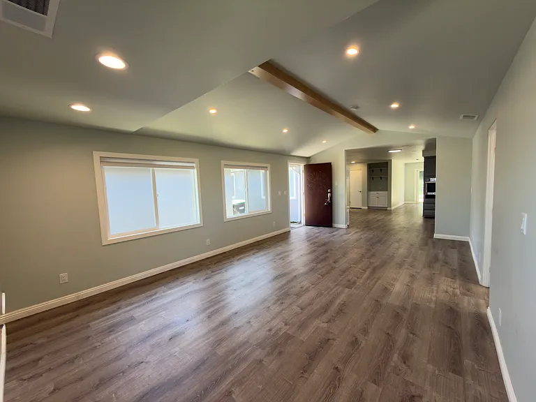1528 Sheffield Dr — Photo 5