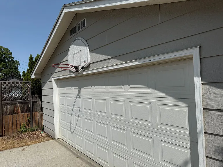 2038 Lewis Ave — Photo 38