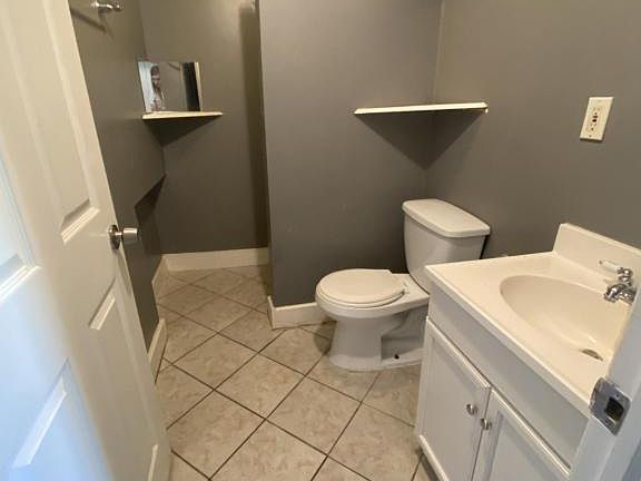 5th image of 2381 Wheeler St #B