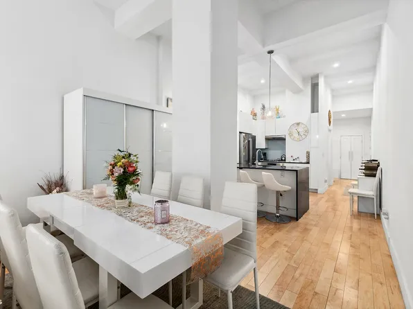 310 East 46th Street 6R image 2 of 12