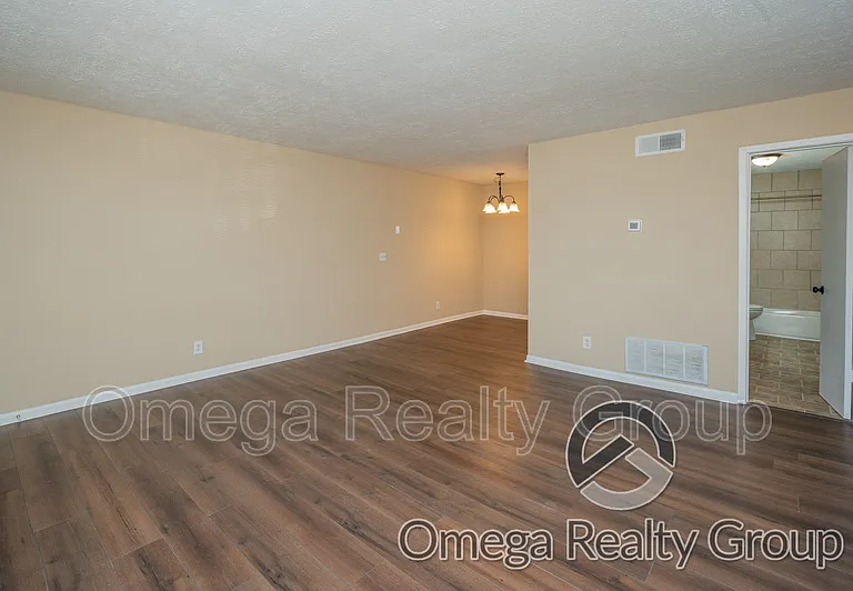 Lakeridge Apartments — Photo 81