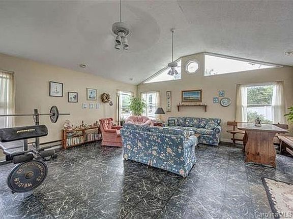 4th image of 2800 Valleywood Dr