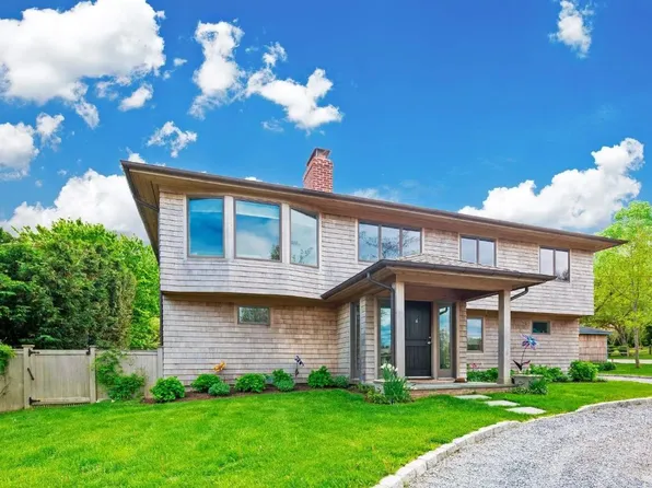 https://photos.zillowstatic.com/fp/8000f3926ec5d3d3f4aa35e5ab519a91-p_e.webp