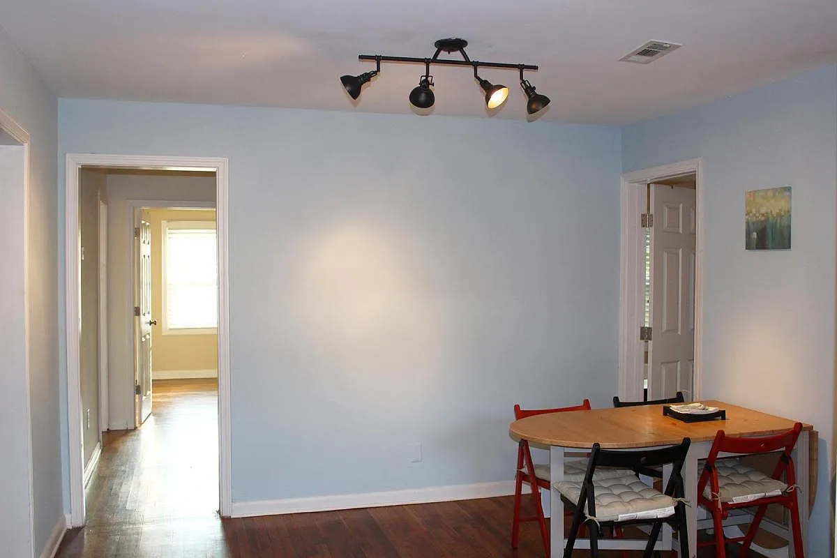 2042 Oakview Road SE — Photo 4