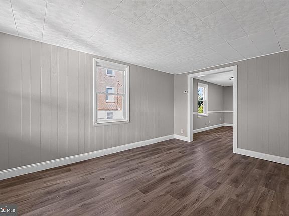4th image of 3720 Greenvale Rd