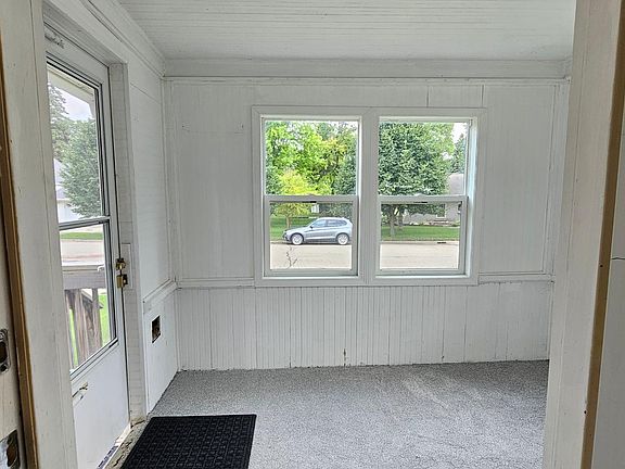 3rd image of 414 W Maple Ave