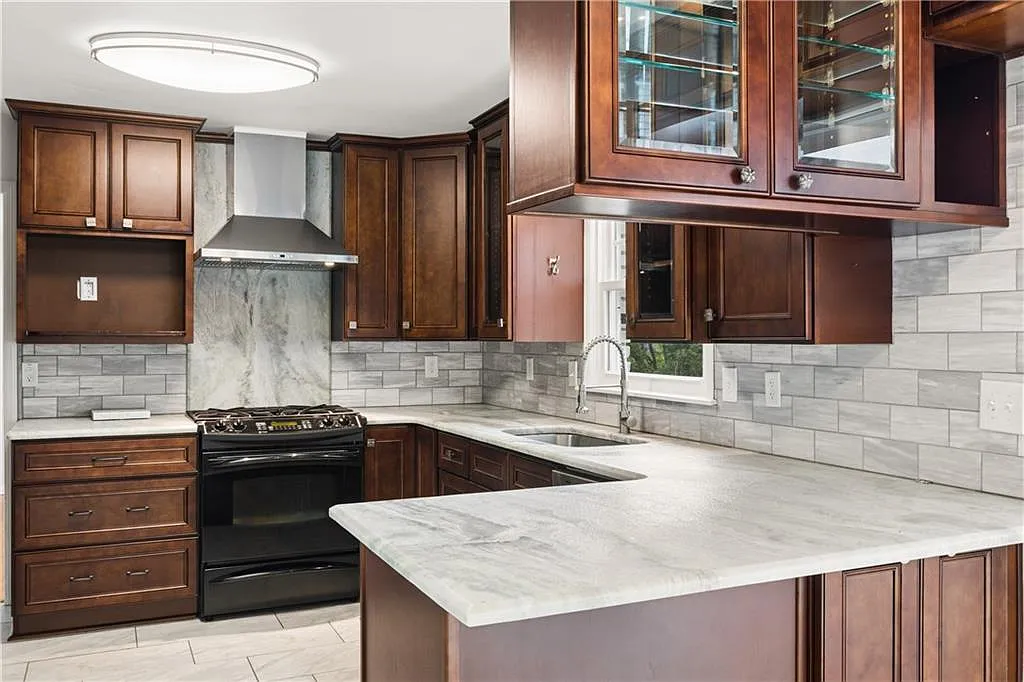5 bed, 3.5 bath, 3100 sqft, $4,500 — Photo 4