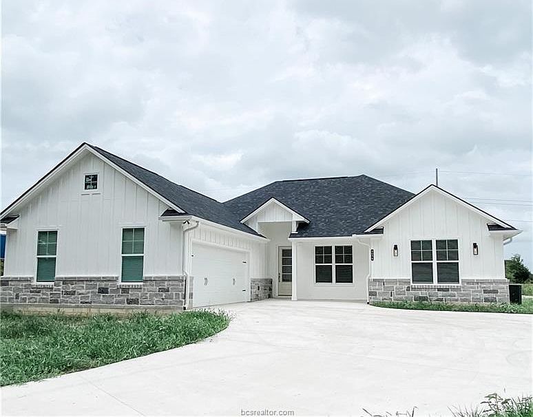 1st image of 4056 Golden Eagle Dr