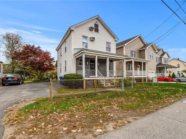 30 Metacomet Ave E, Rumford, RI 02916