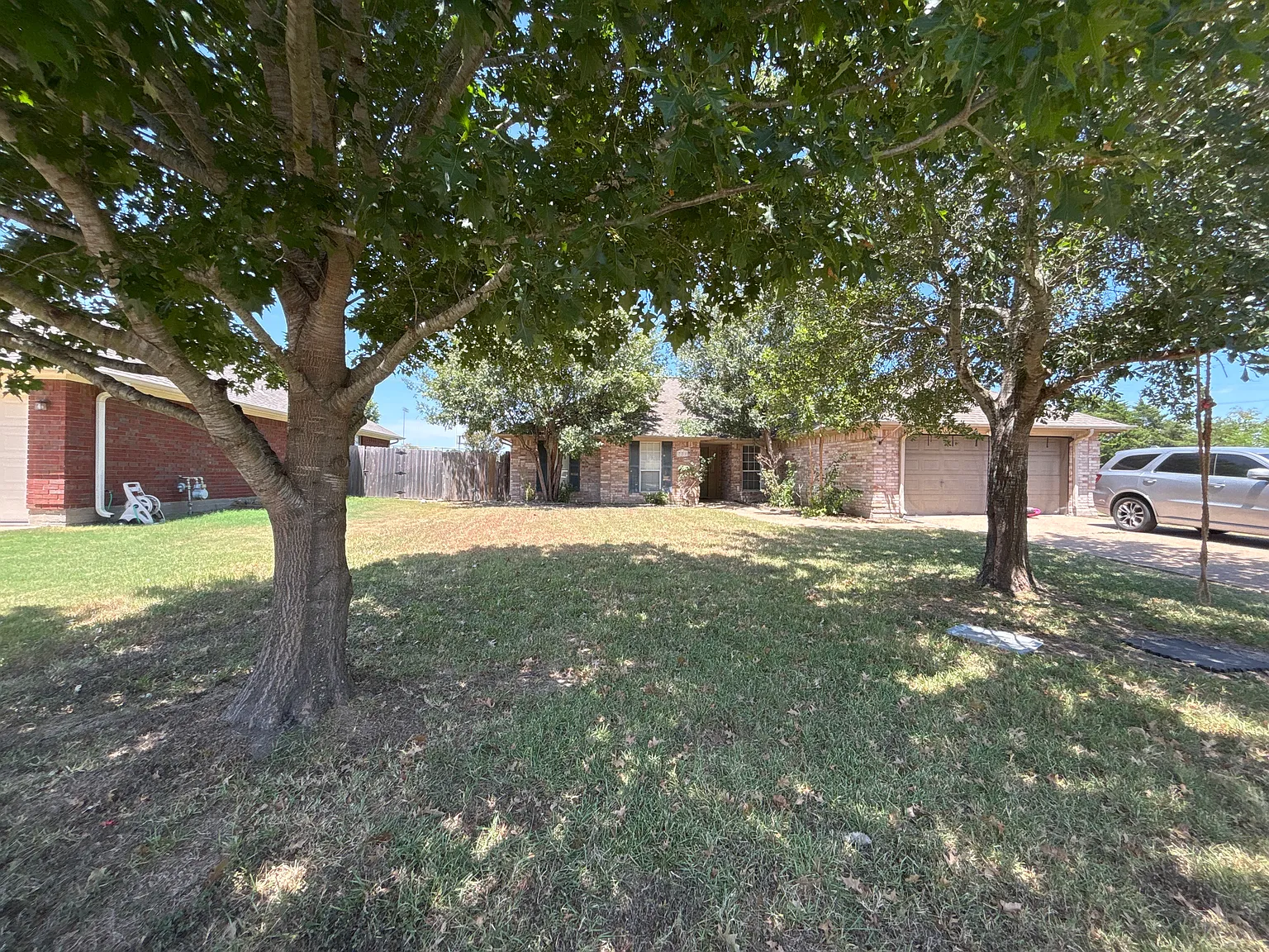 4 bed, 1819 sqft, $2,300 — Photo 2