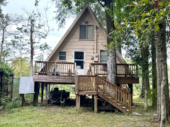 102 Parkside Dr, Picayune, MS 39466