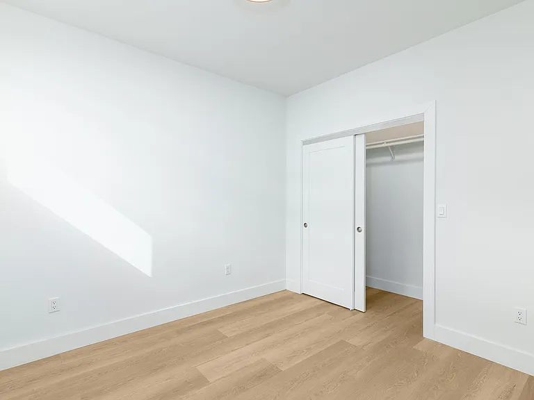 655 Powell — Photo 22