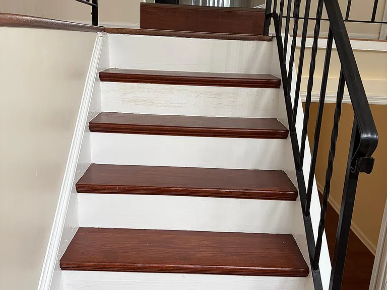 Steps to 1st foor