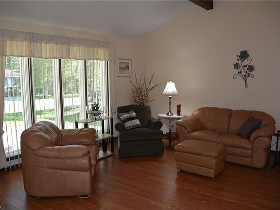 2nd image of 4621 Persimmon Ln