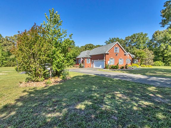 5th image of 2828 Bains Rd