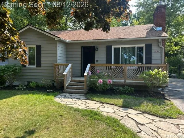 257 Perry St, Lake Orion, MI 48362