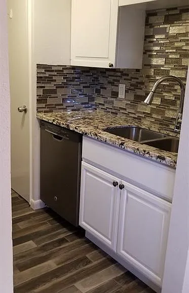 830 Threadneedle St #228 — Photo 8