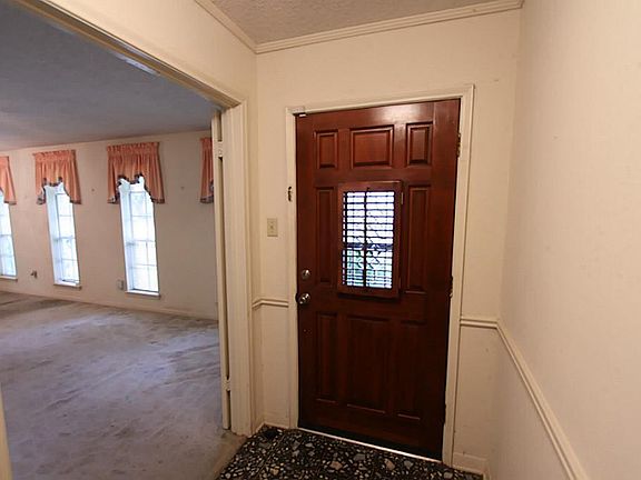 3rd image of 930 Circle Bend Dr