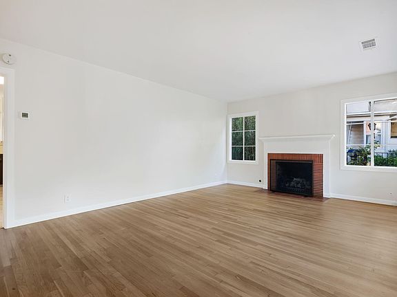 4th image of 310 E Micheltorena St