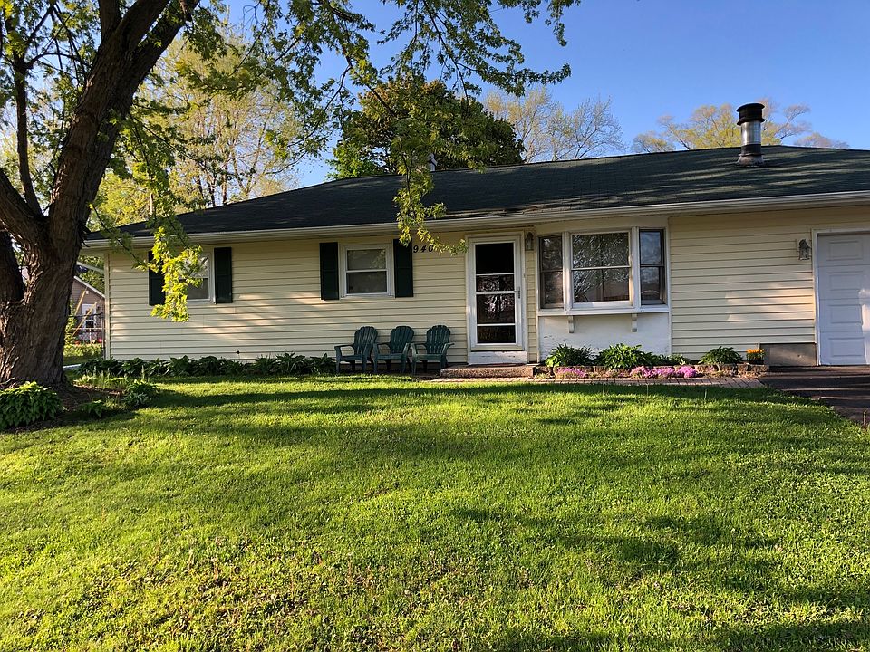 1st image of 940 Chippewa Cir