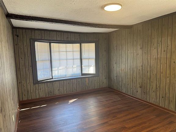 5th image of 202 Lawn St