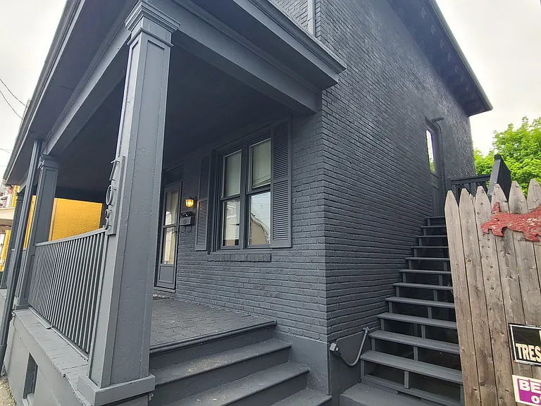 703 W Race St — Photo 4
