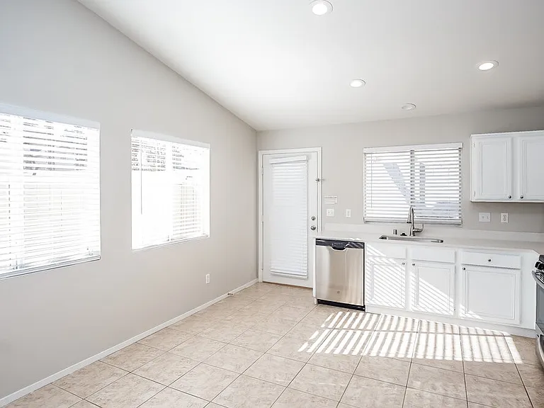 9633 Crystal Ridge Rd — Photo 6