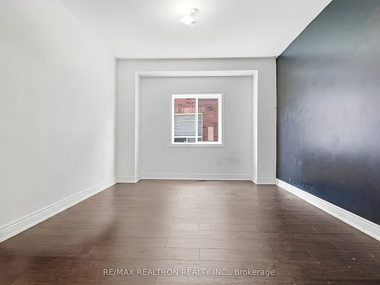 214 Irwin St — Photo 8