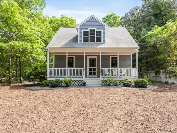 305 Monomoscoy Road, Mashpee, MA 02649