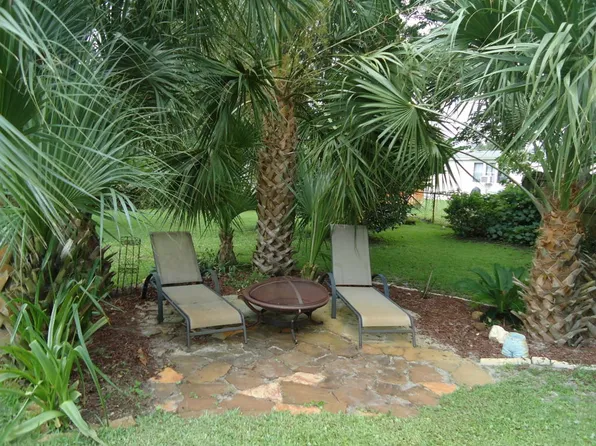 211 Paschel Ave, Mary Esther, FL 32569
