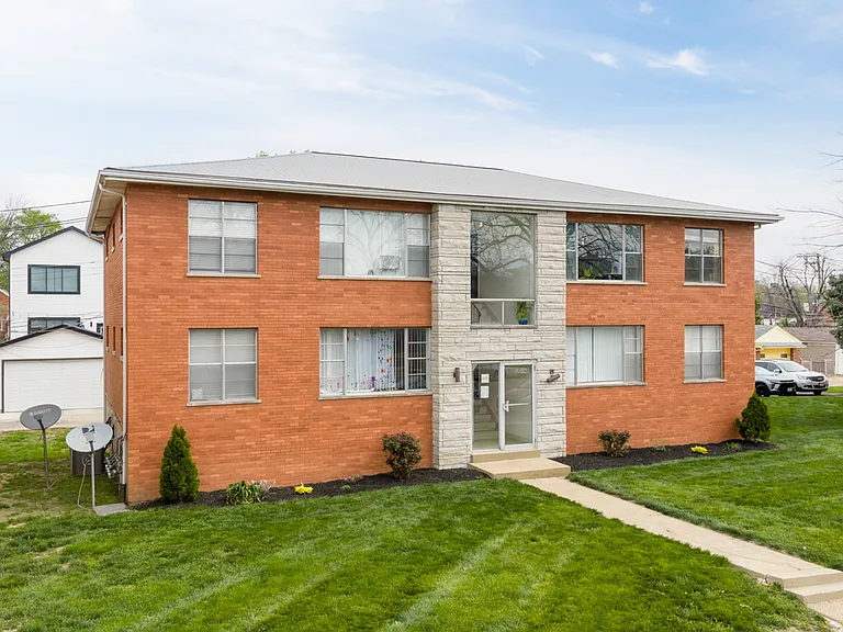 Lindenwood Heights Apartments — Photo 29