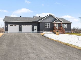 165 Bristow Dr, Montague, ON K7A 5B8